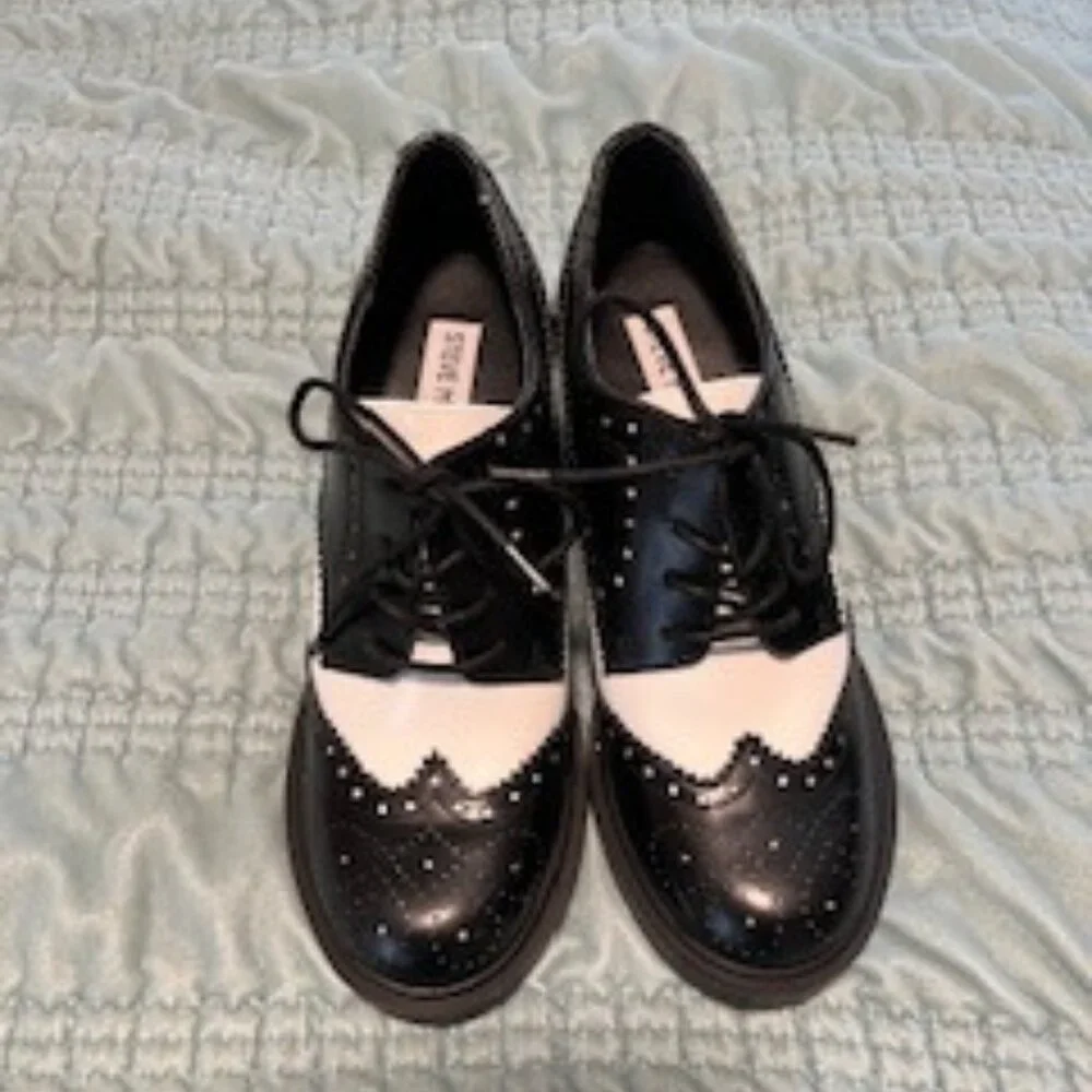 Steve Madden Black and White Two-Tone Wingtip Lace-Up Oxfords
